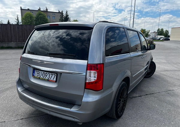 Chrysler Town &amp; Country cena 61200 przebieg: 102748, rok produkcji 2016 z Mysłowice małe 92